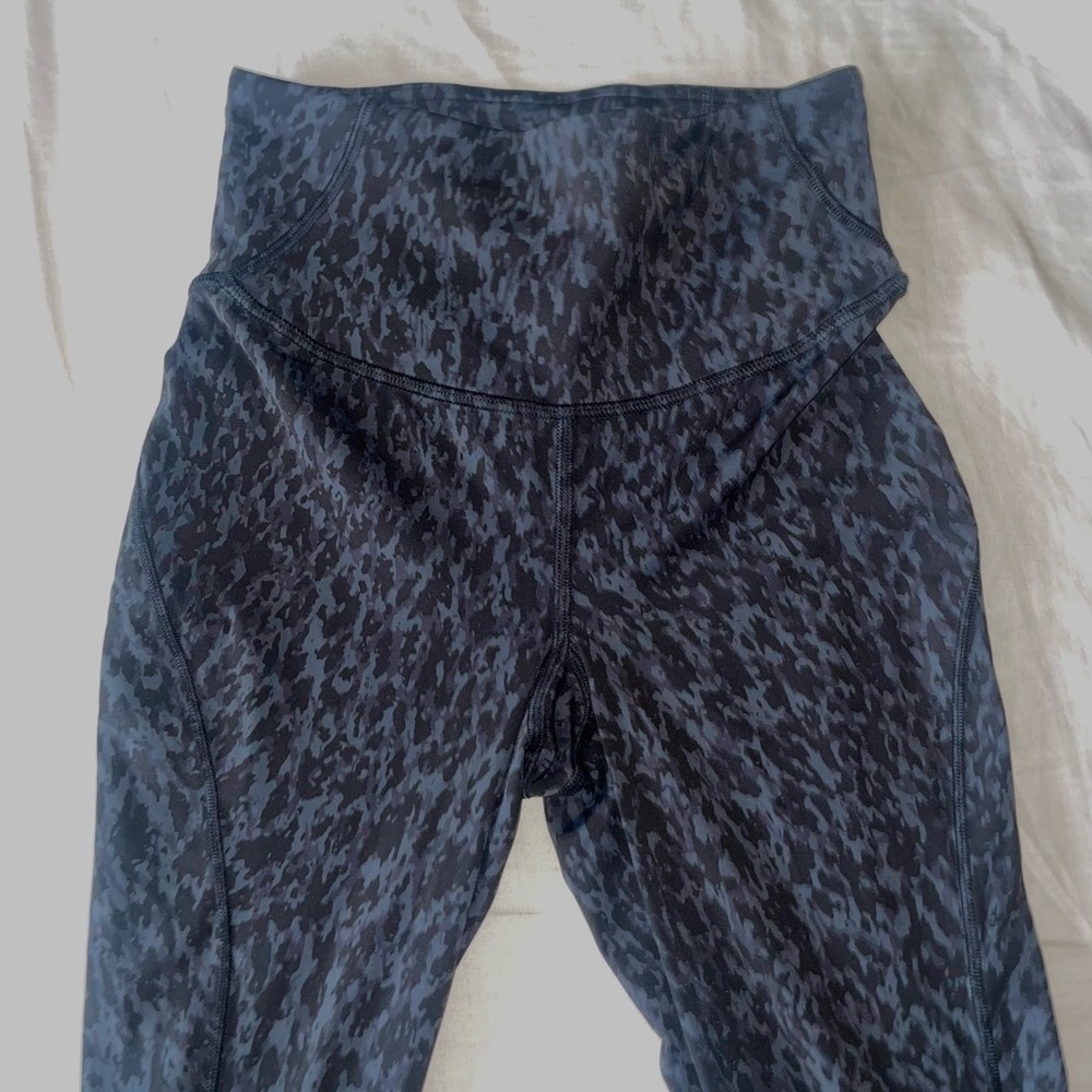 Lululemon base pace high rise legging 28” in leopard camo deep size 2